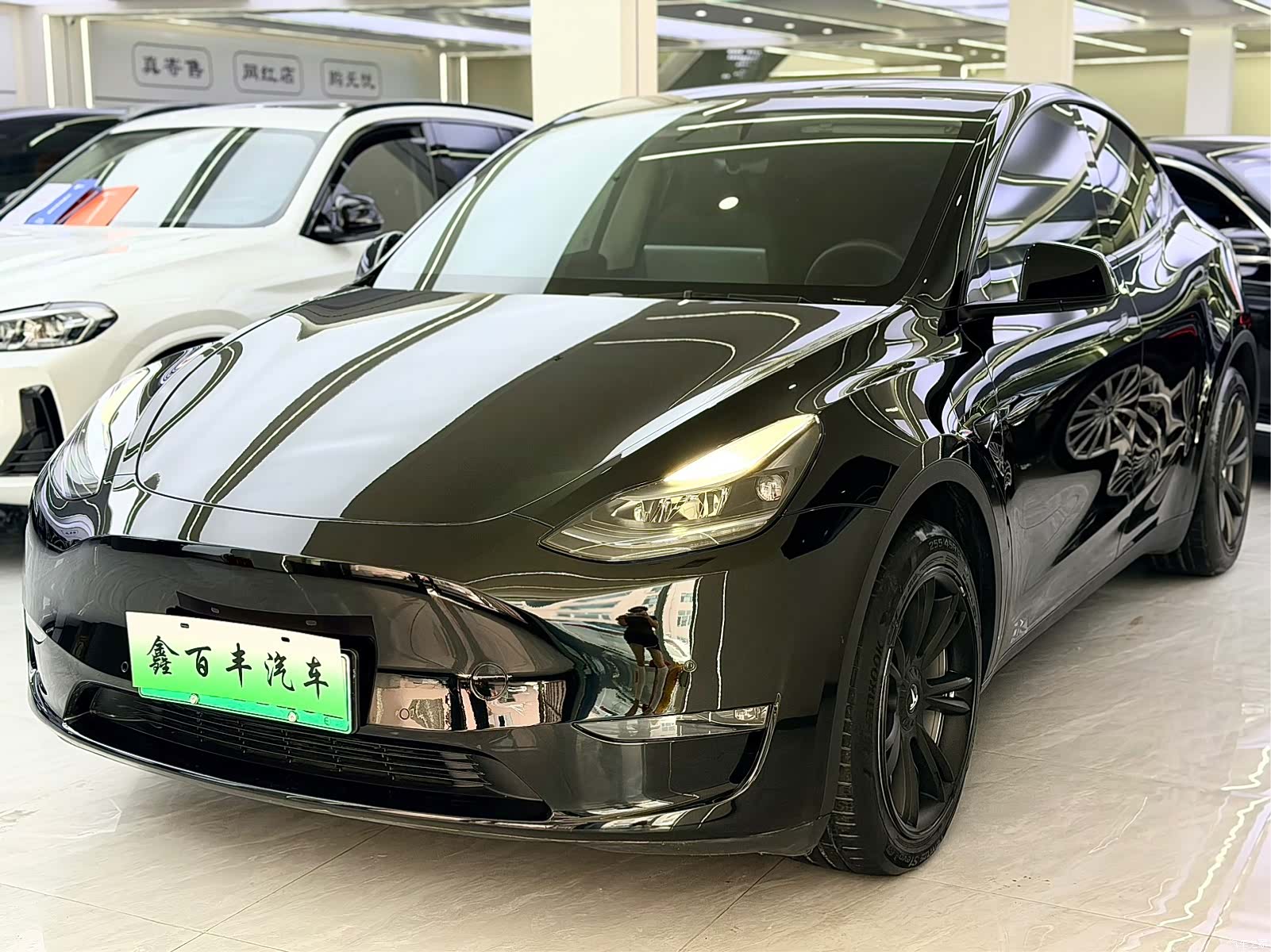 Tesla Model Y, 2023 1