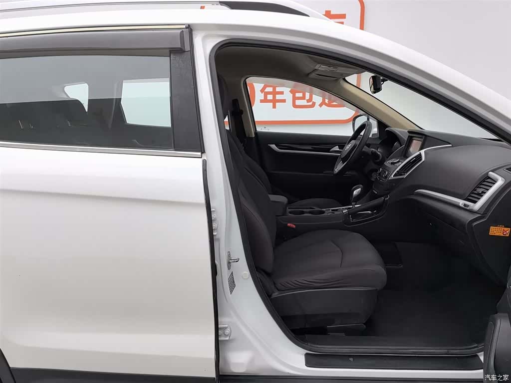DongFeng AX7, 2015 23