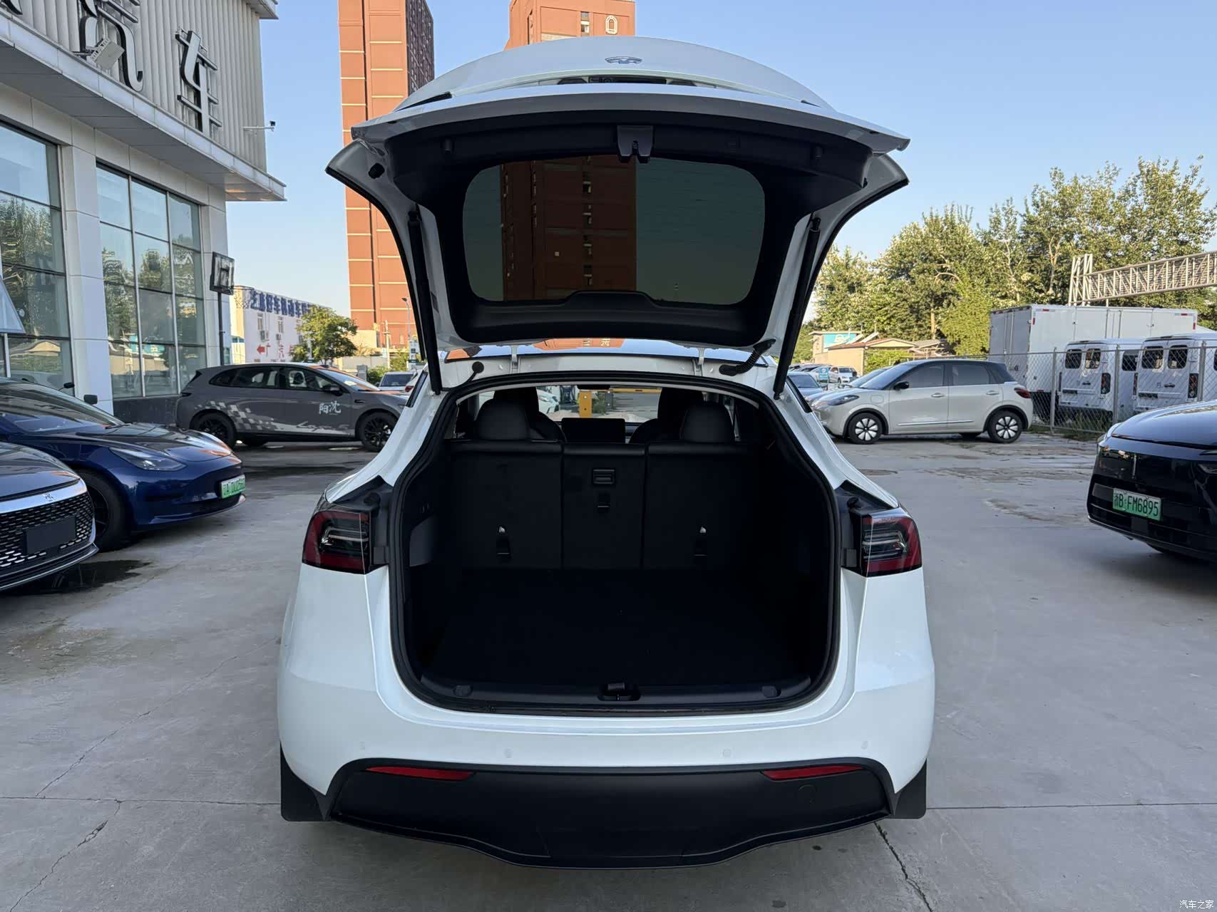 Tesla Model Y, 2024 16