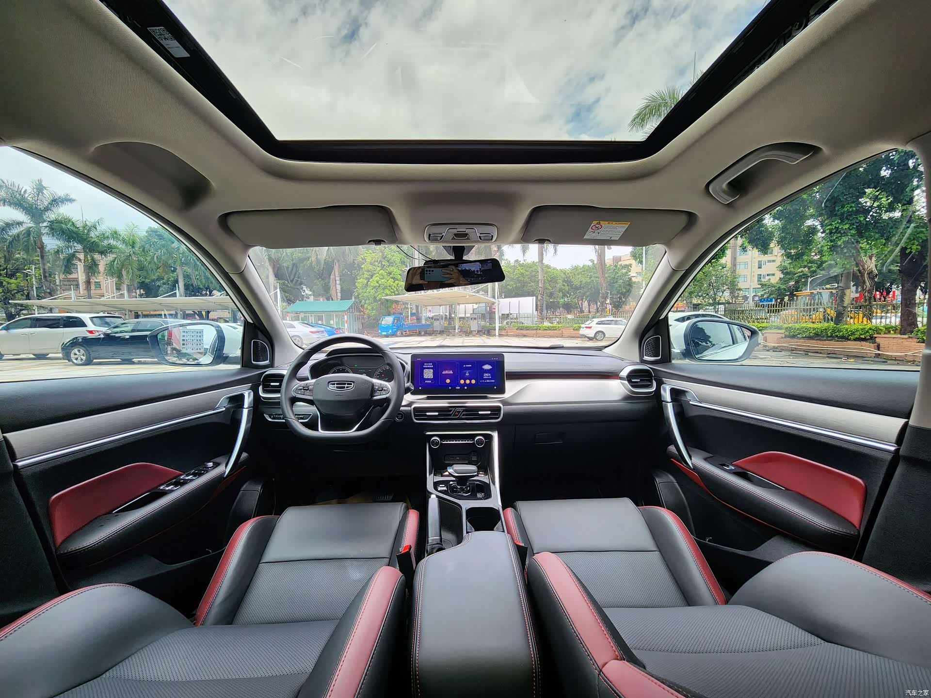 Geely Coolray, 2022 15