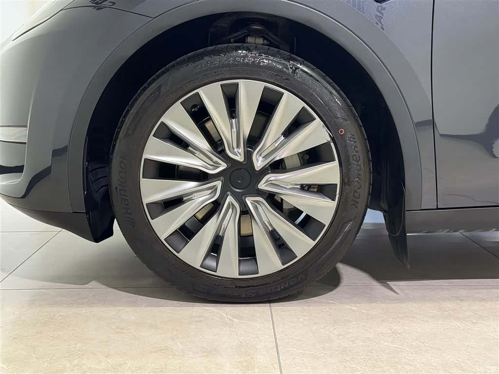 Tesla Model Y, 2024 10