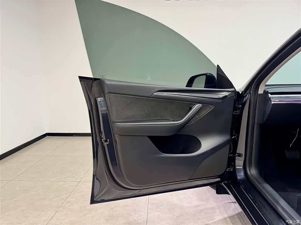 Tesla Model Y, 2024 15