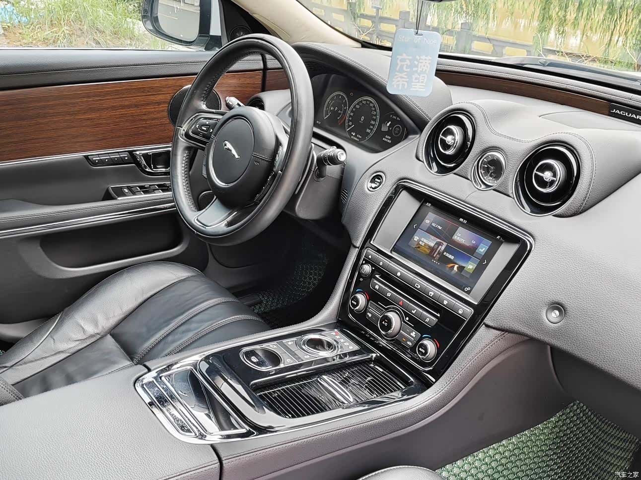 Jaguar XJ, 2019 все фото