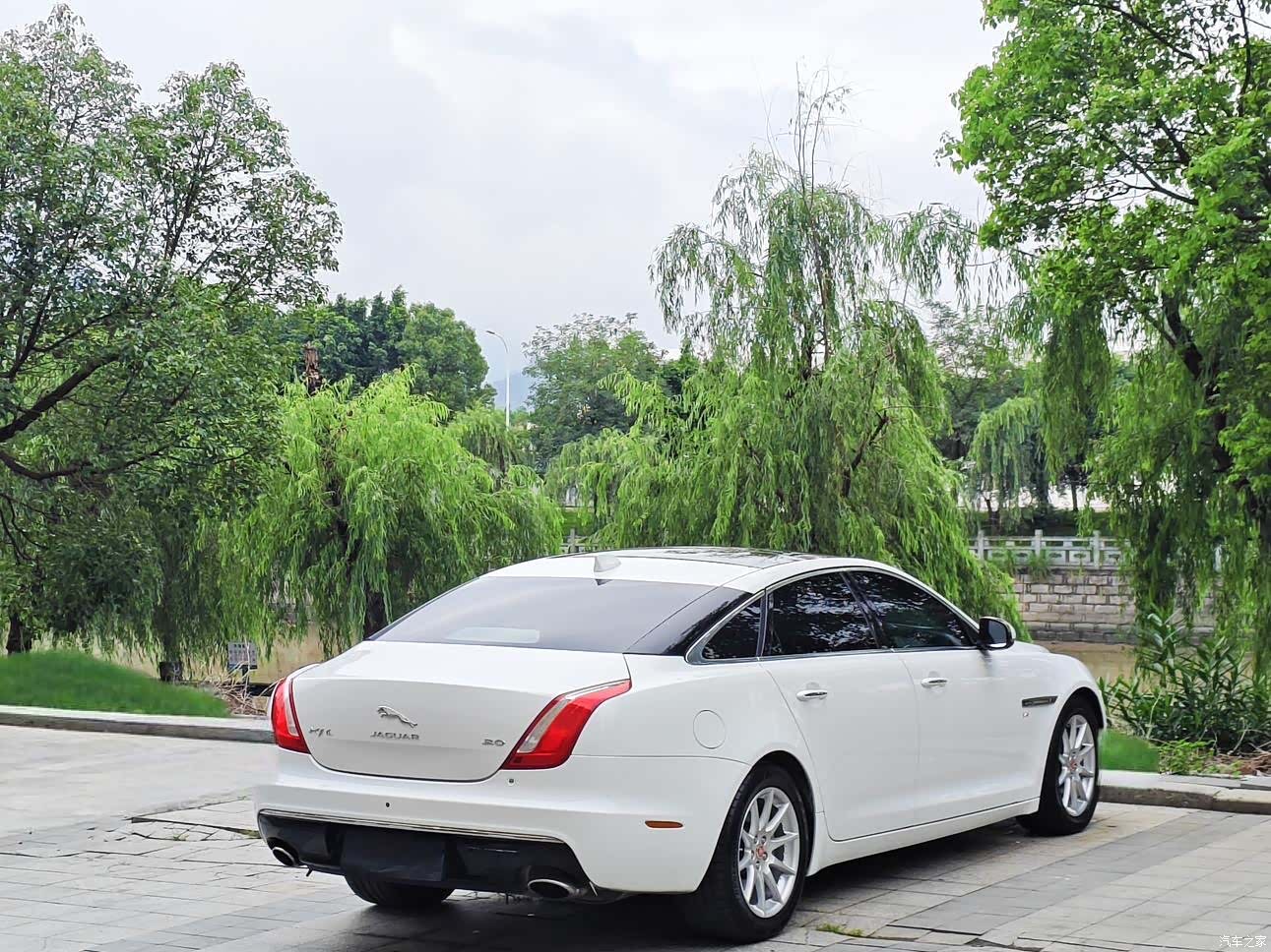 Jaguar XJ, 2019 3