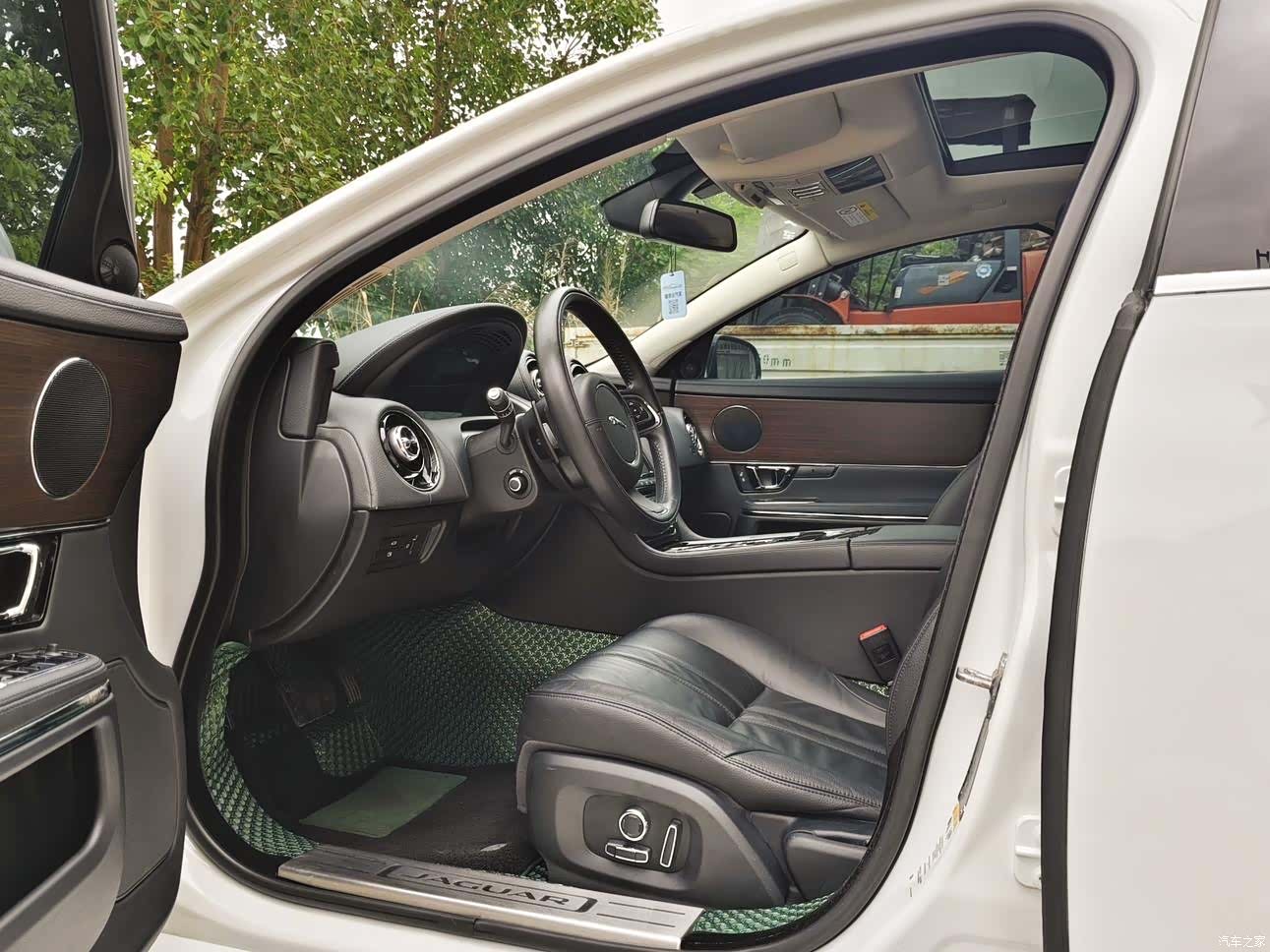 Jaguar XJ, 2019 6