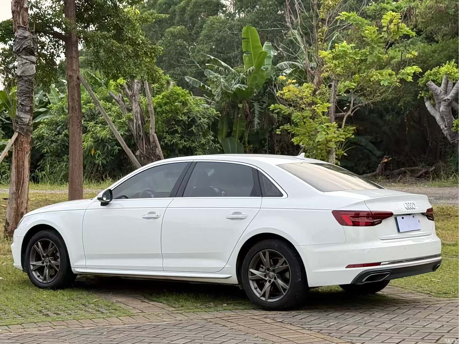 Audi A4L, 2019 16