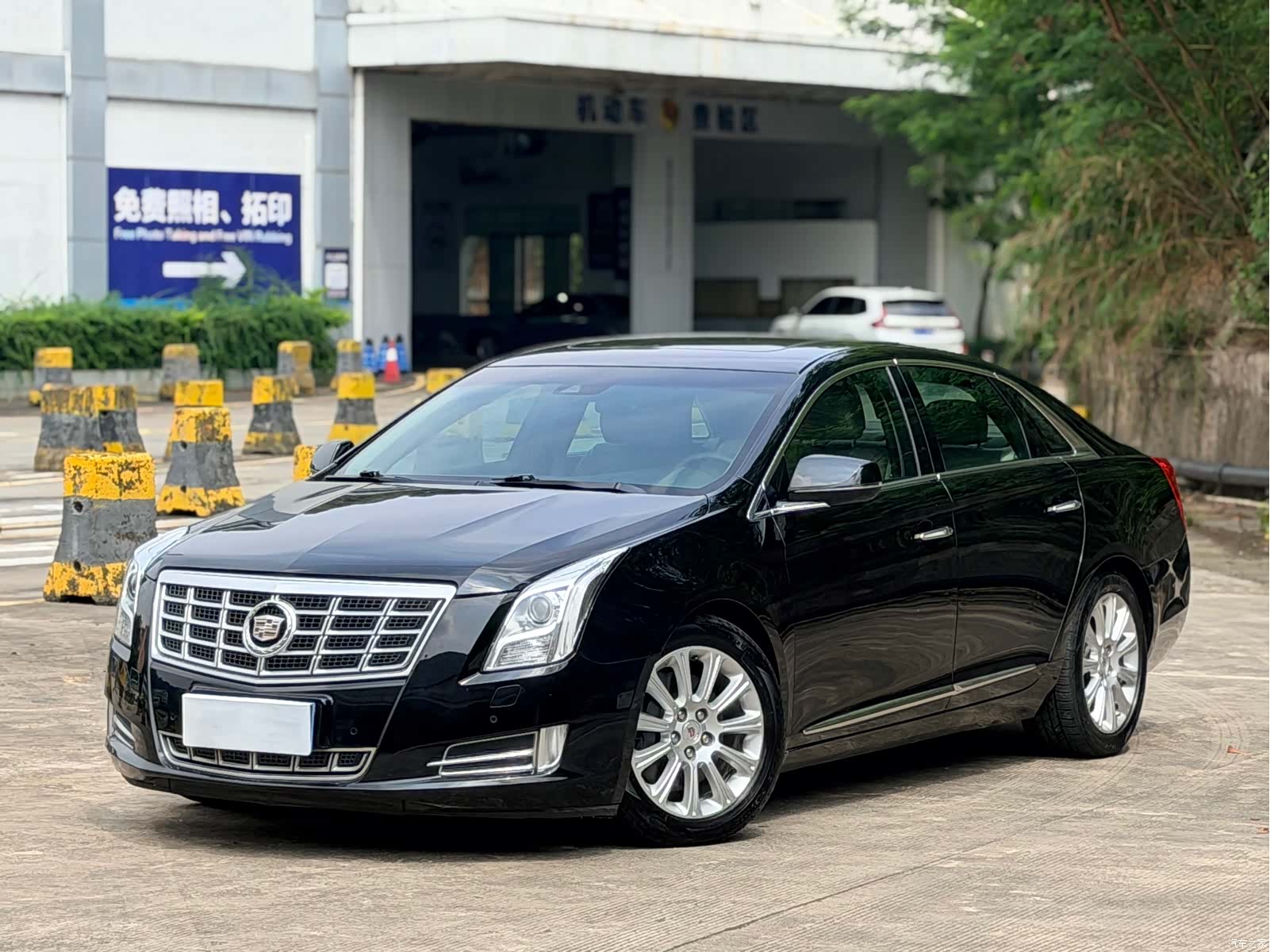 Cadillac XTS, 2013 1