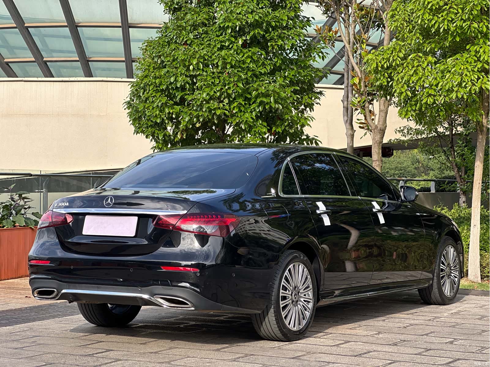 Mercedes-Benz E-Class, 2022 4