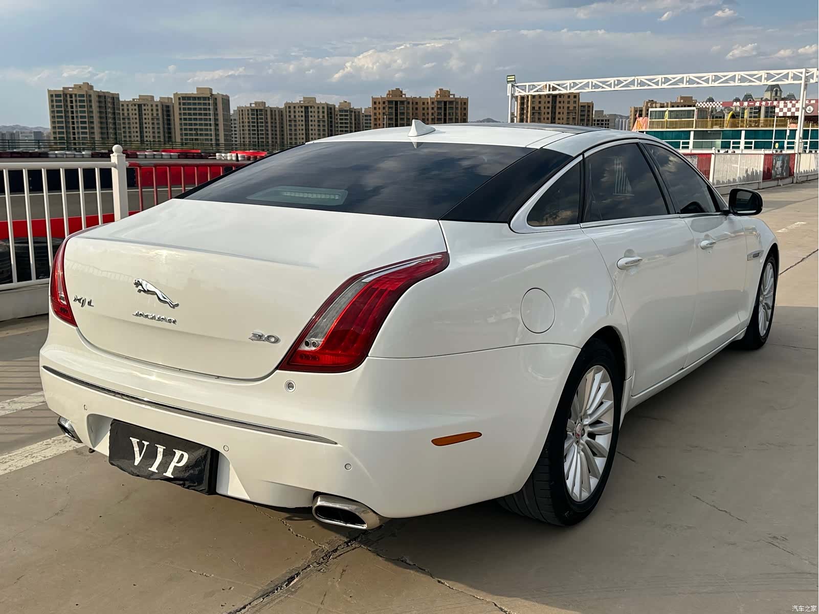 Jaguar XJ, 2016 8