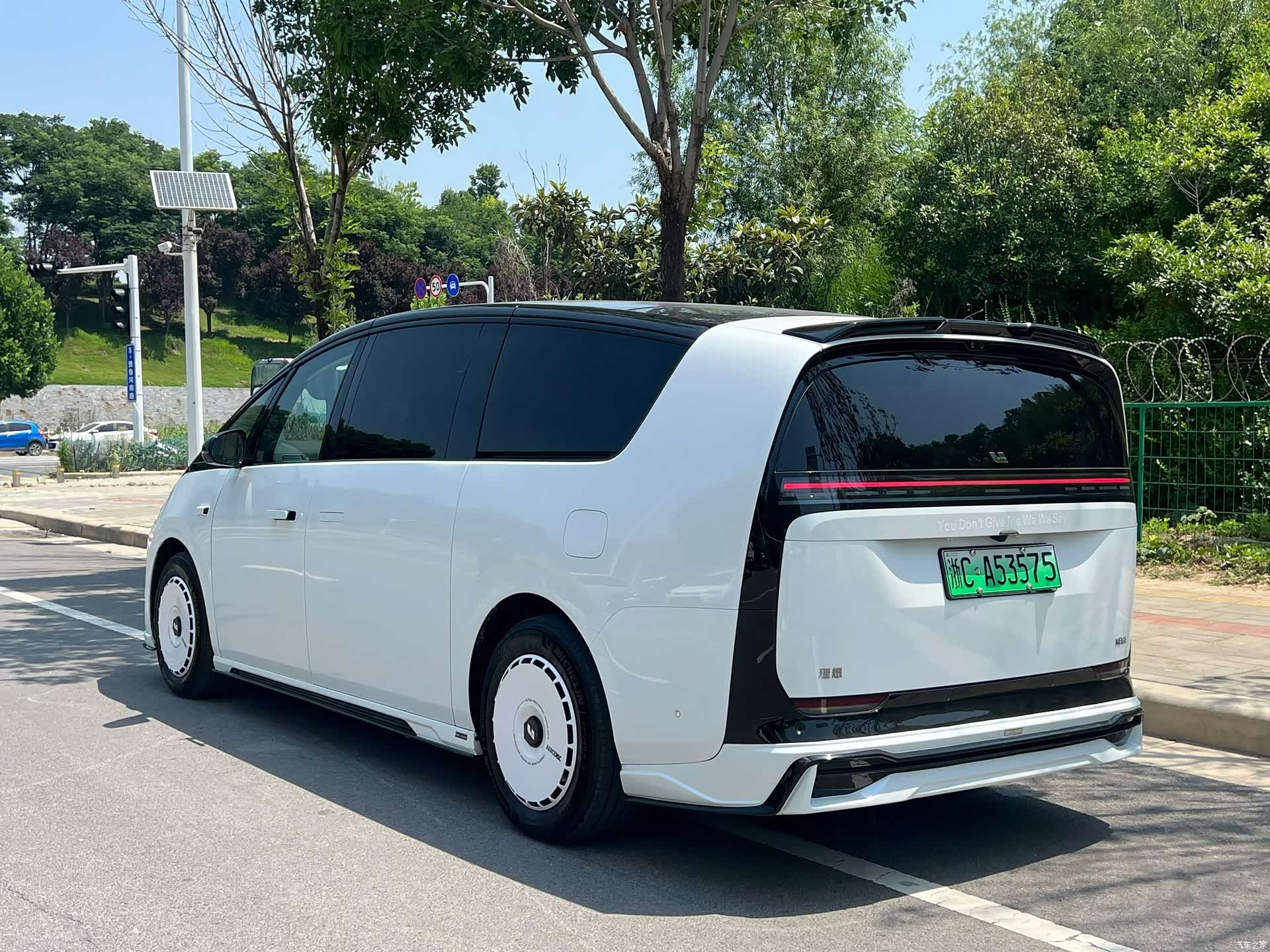 Li Auto MEGA, 2025 8