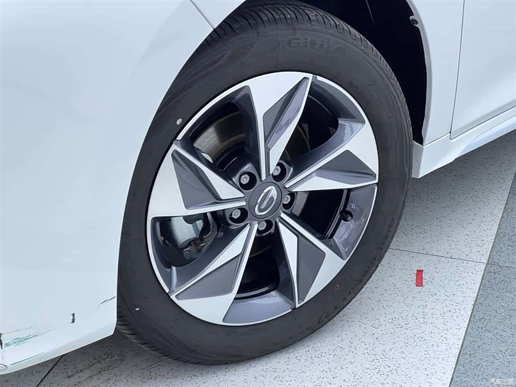 Trumpchi M6, 2025 32