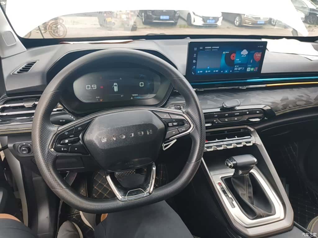 Wuling RS-3, 2019 10