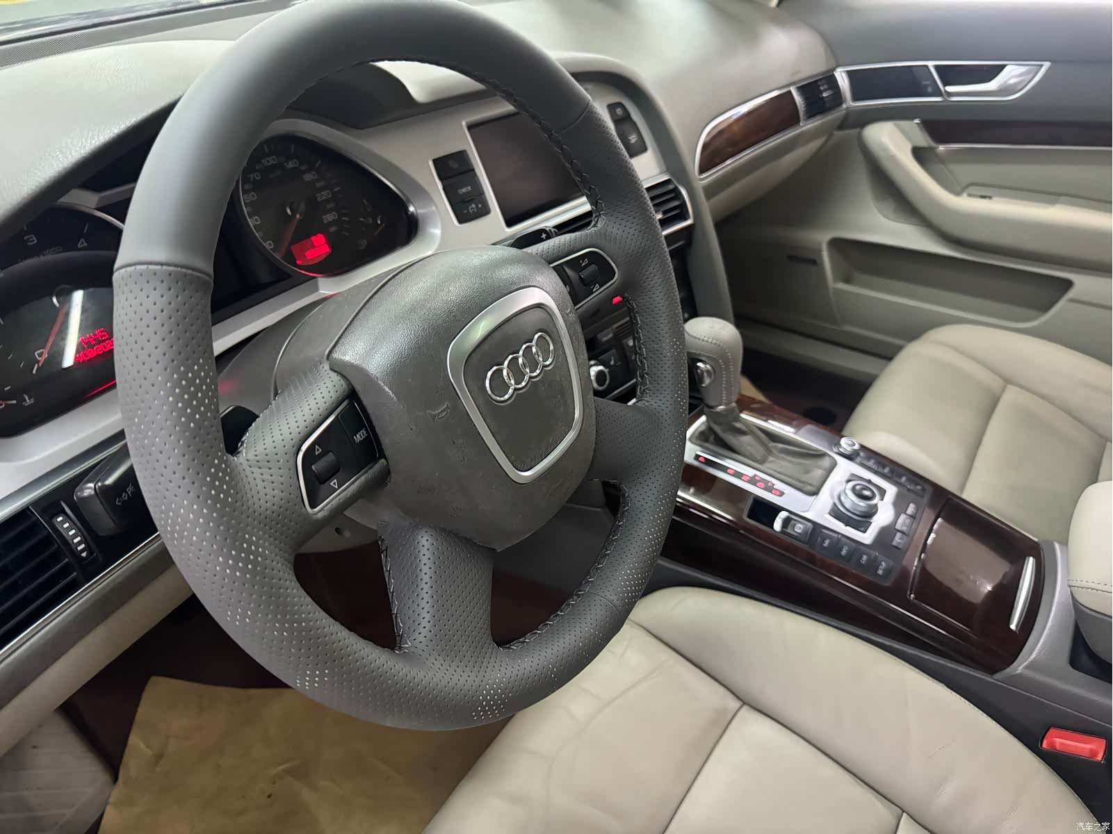 Audi A6L, 2012 8