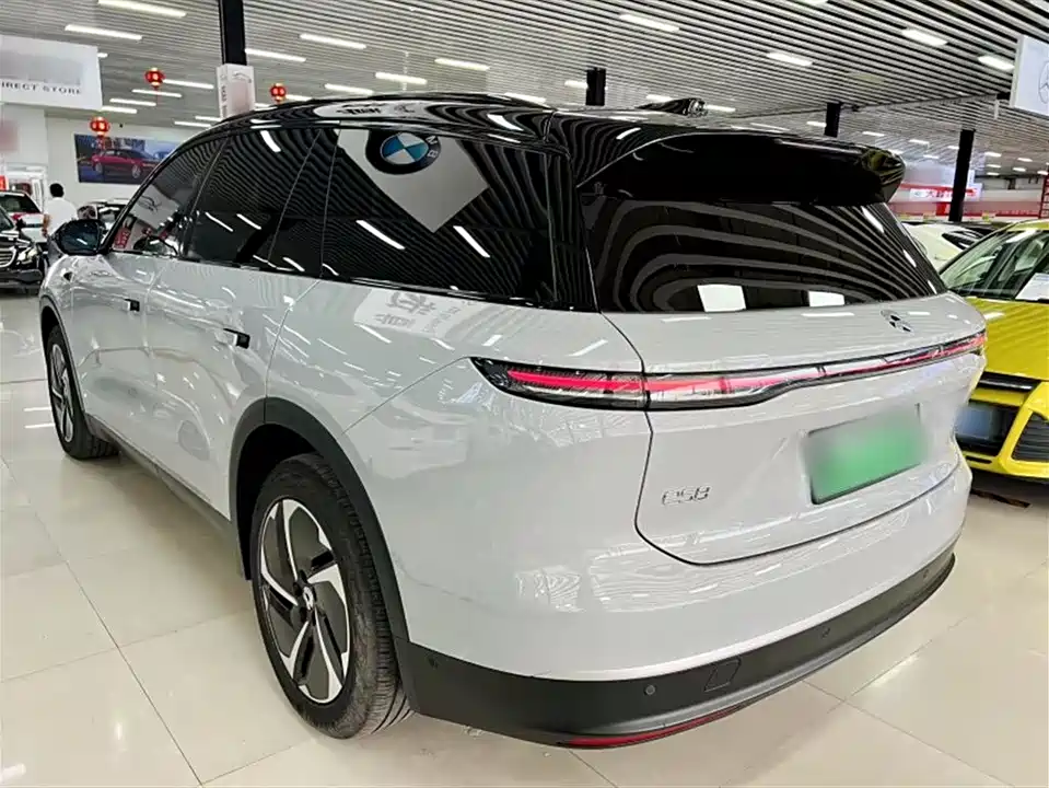 NIO ES8
