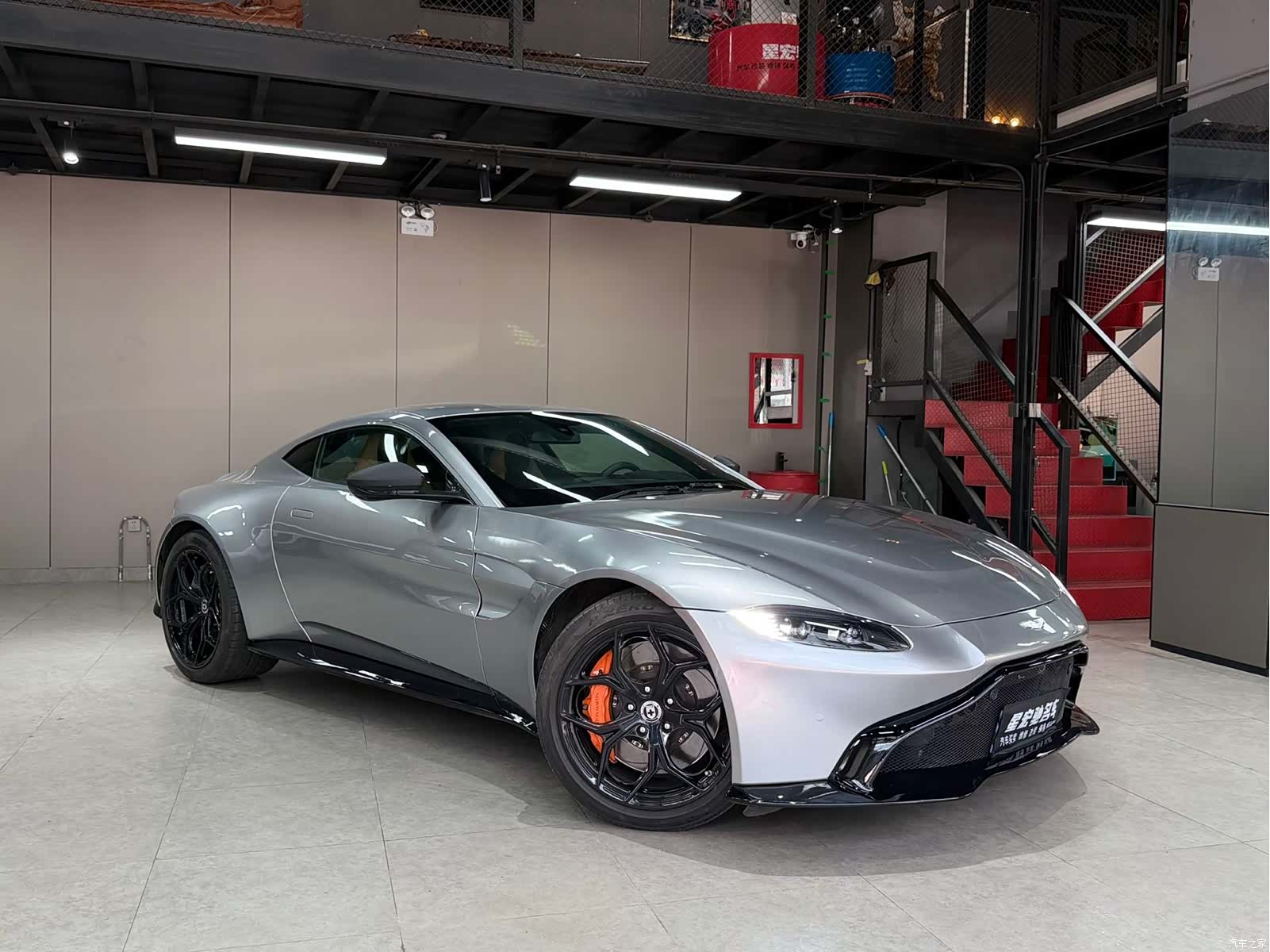 Aston Martin Vantage, 2019 3