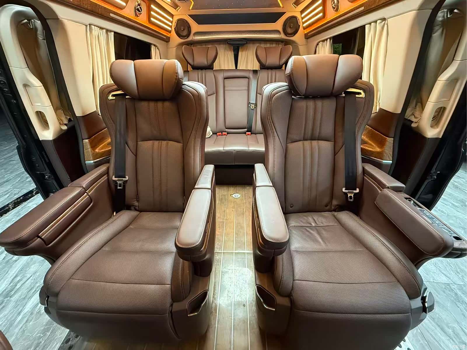 Mercedes-Benz V-Class, 2019 10