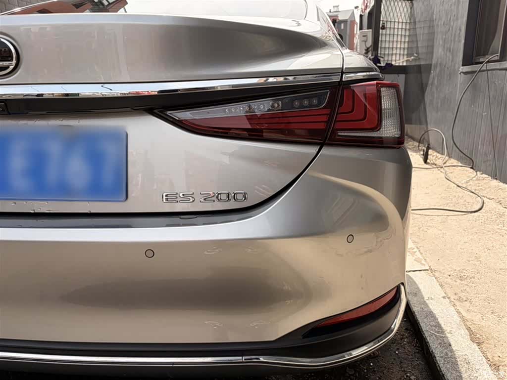 Lexus ES, 2022 9
