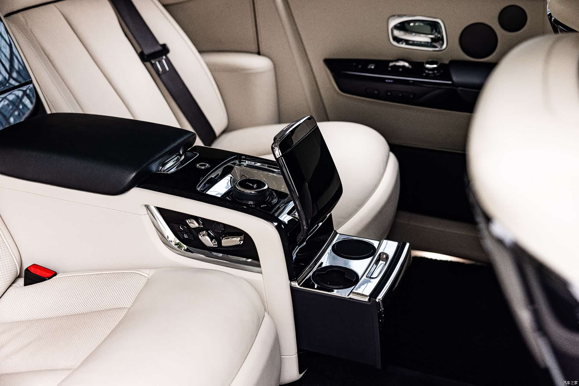 Rolls-Royce Phantom, 2018 18