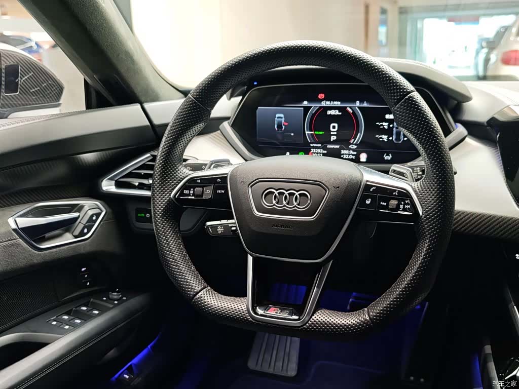 Audi e-tron, 2022 14
