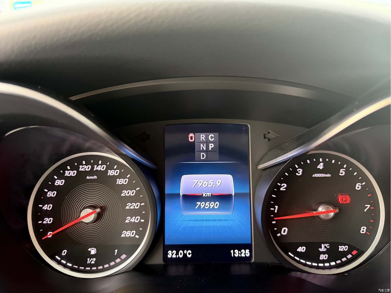 Mercedes-Benz V-Class, 2023 17