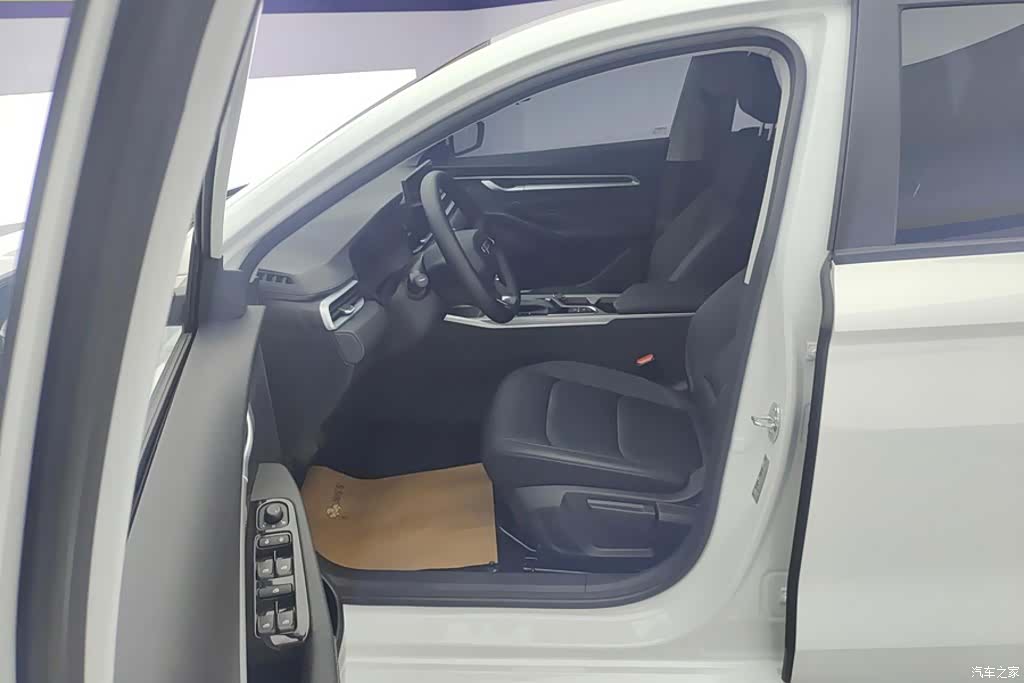 Geely Emgrand, 2026 9