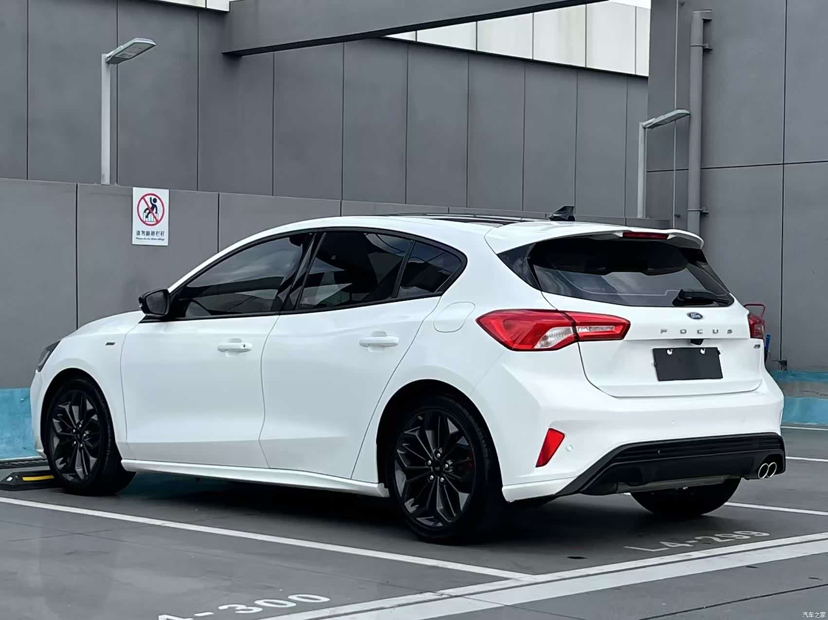 Ford Focus, 2022 4