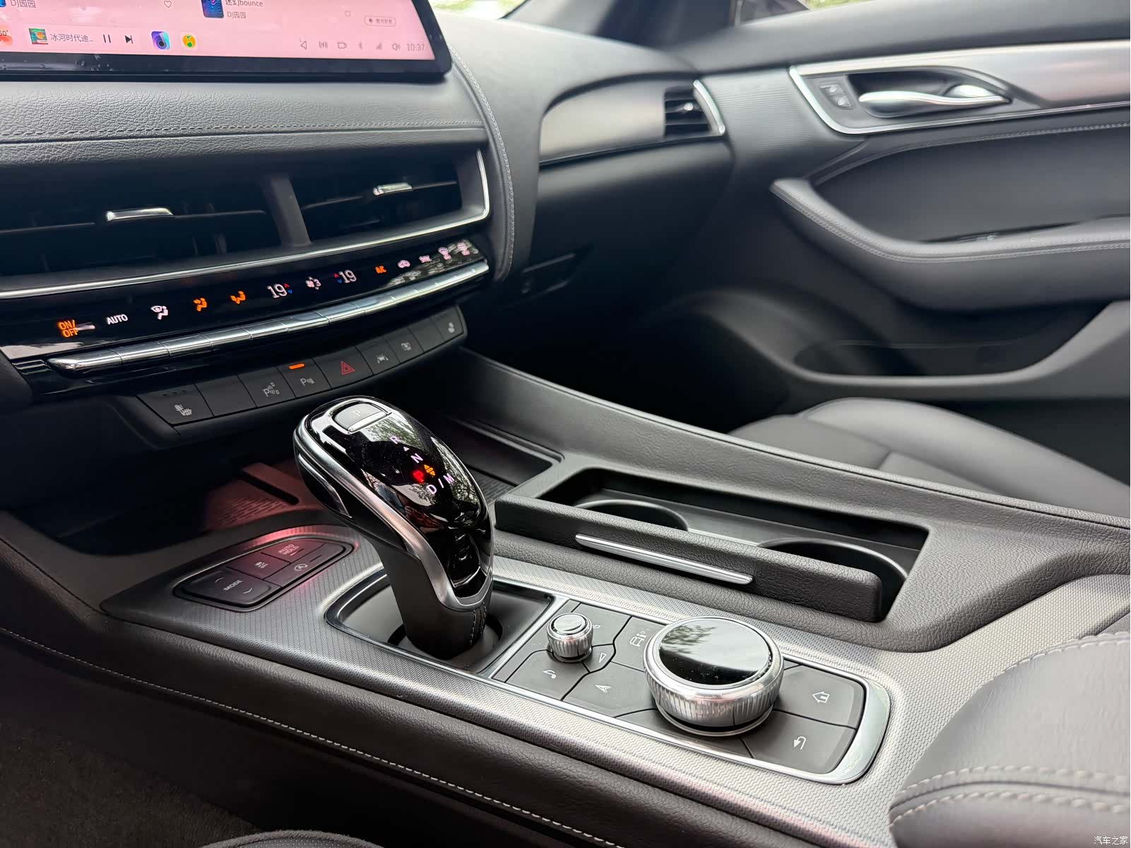 Cadillac CT5, 2025 14