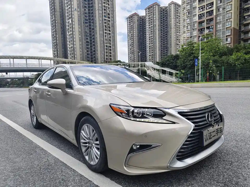 Lexus ES