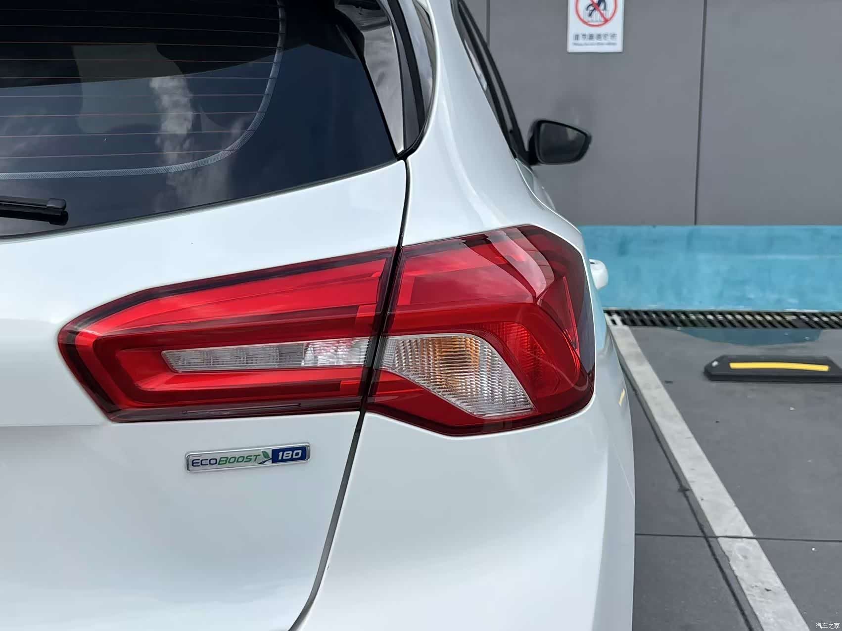 Ford Focus, 2022 8
