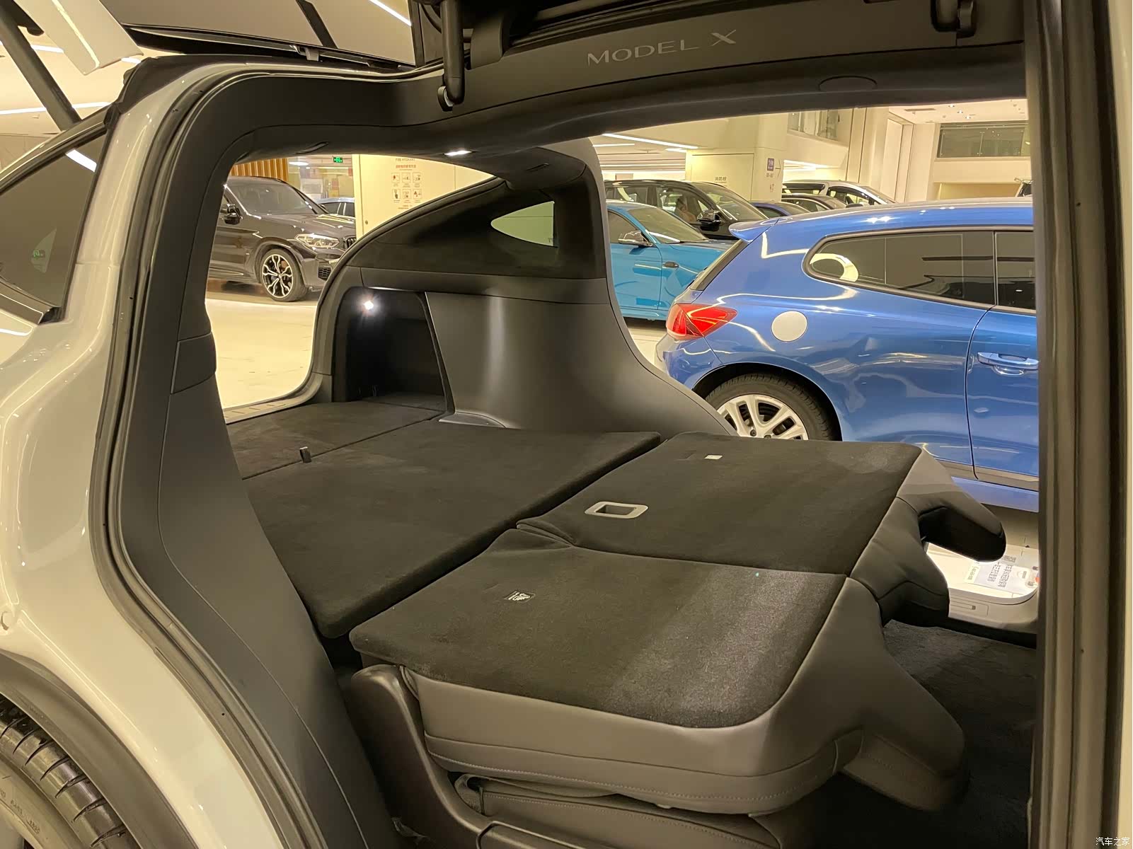 Tesla Model X, 2023 12