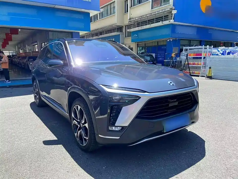 NIO ES8