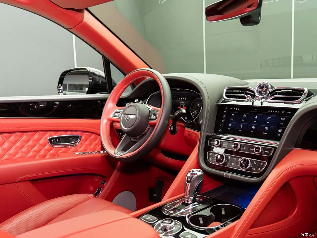 Bentley Bentayga, 2022 16