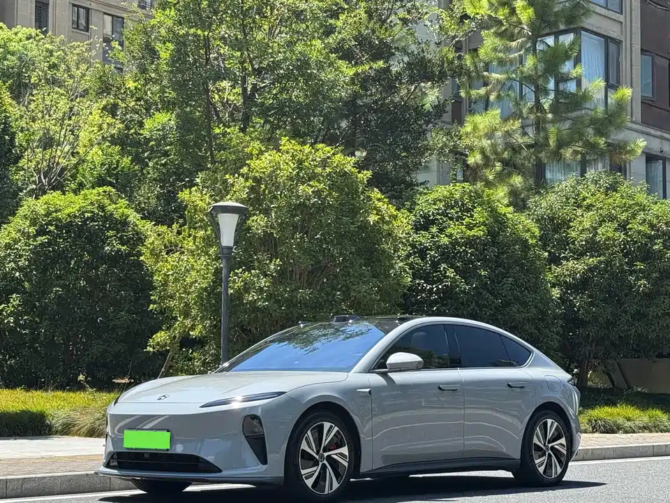 NIO ET5