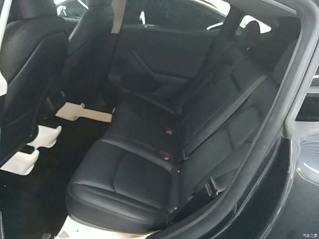 Tesla Model Y, 2024 17