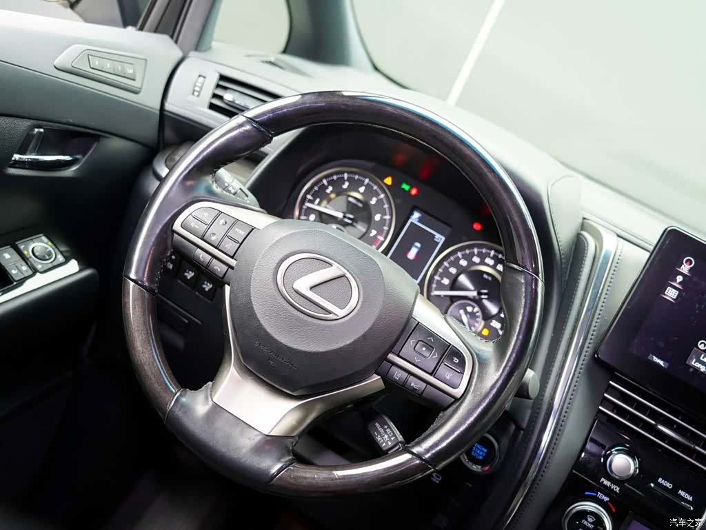 Lexus LM, 2024 15