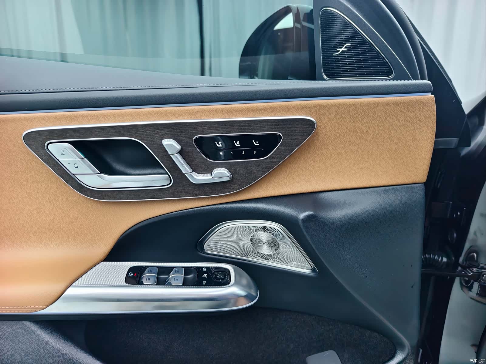 Mercedes-Benz E-Class, 2024 8