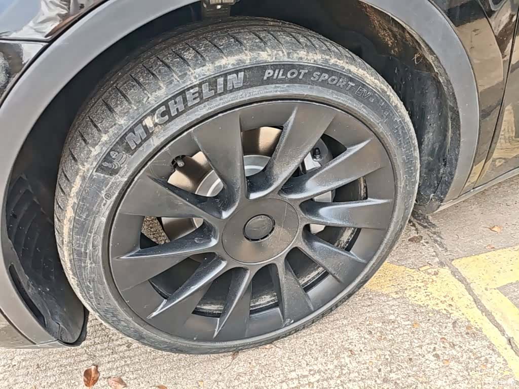 Tesla Model Y, 2023 23