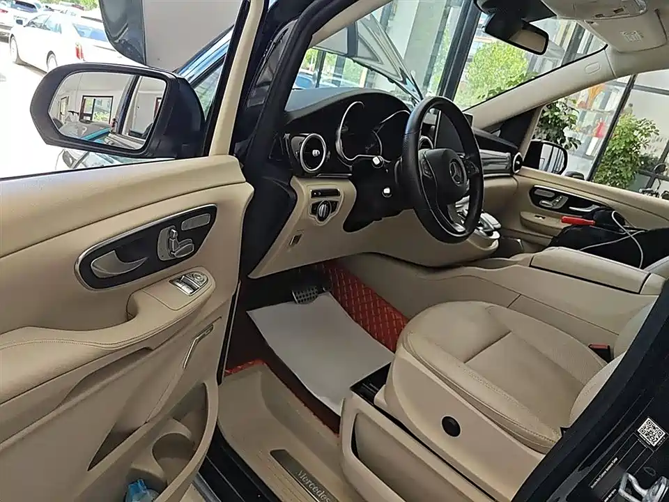 Mercedes-Benz V-class