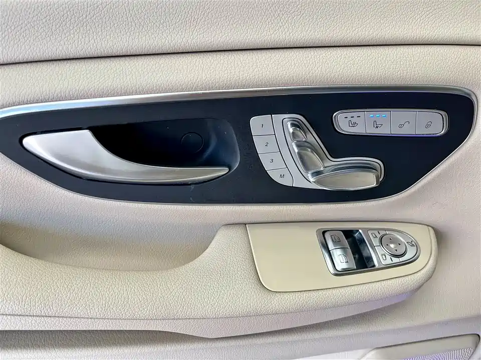 Mercedes-Benz V-class