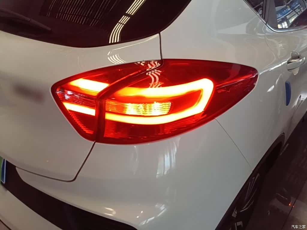 Geely Emgrand, 2019 8