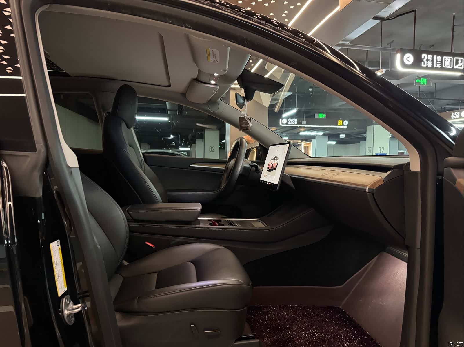 Tesla Model Y, 2022 19