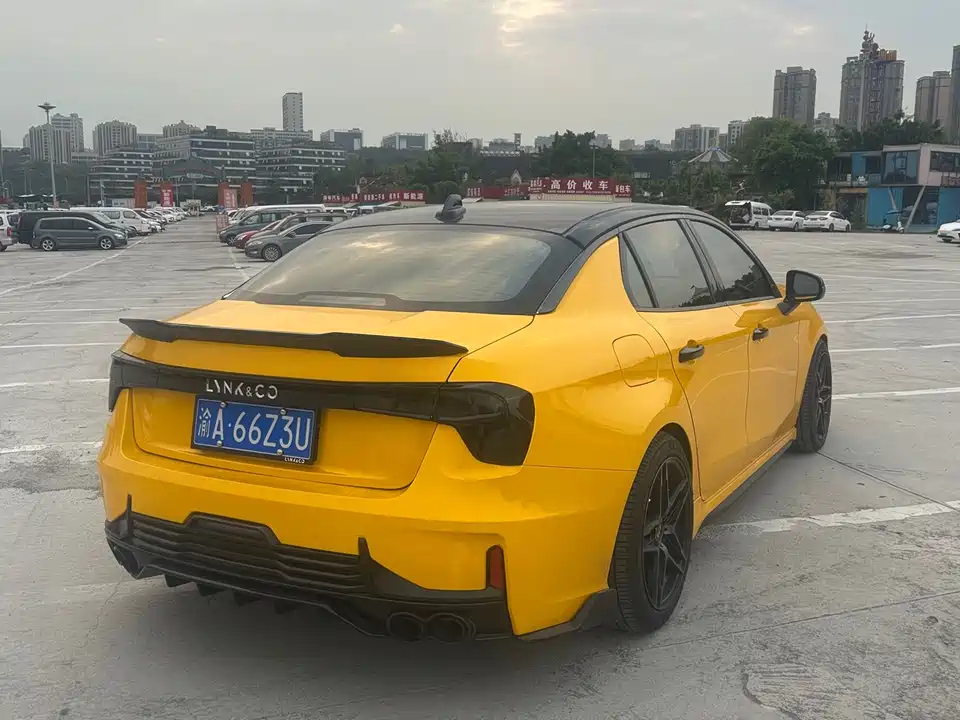 Lynk & Co 03