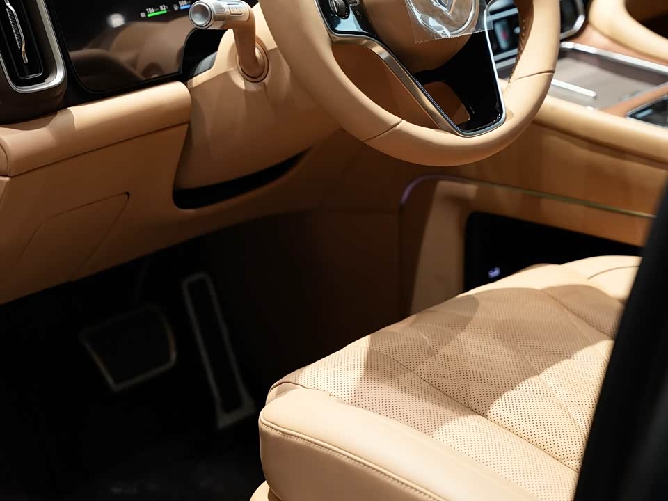 AITO Ask the world M9