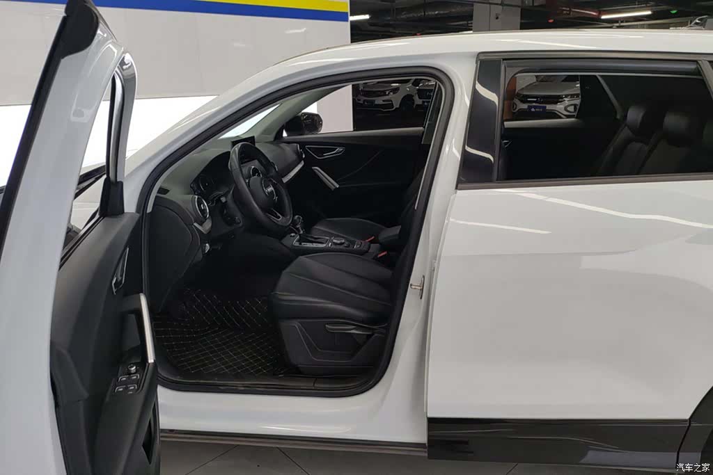 Audi Q2L, 2021 9