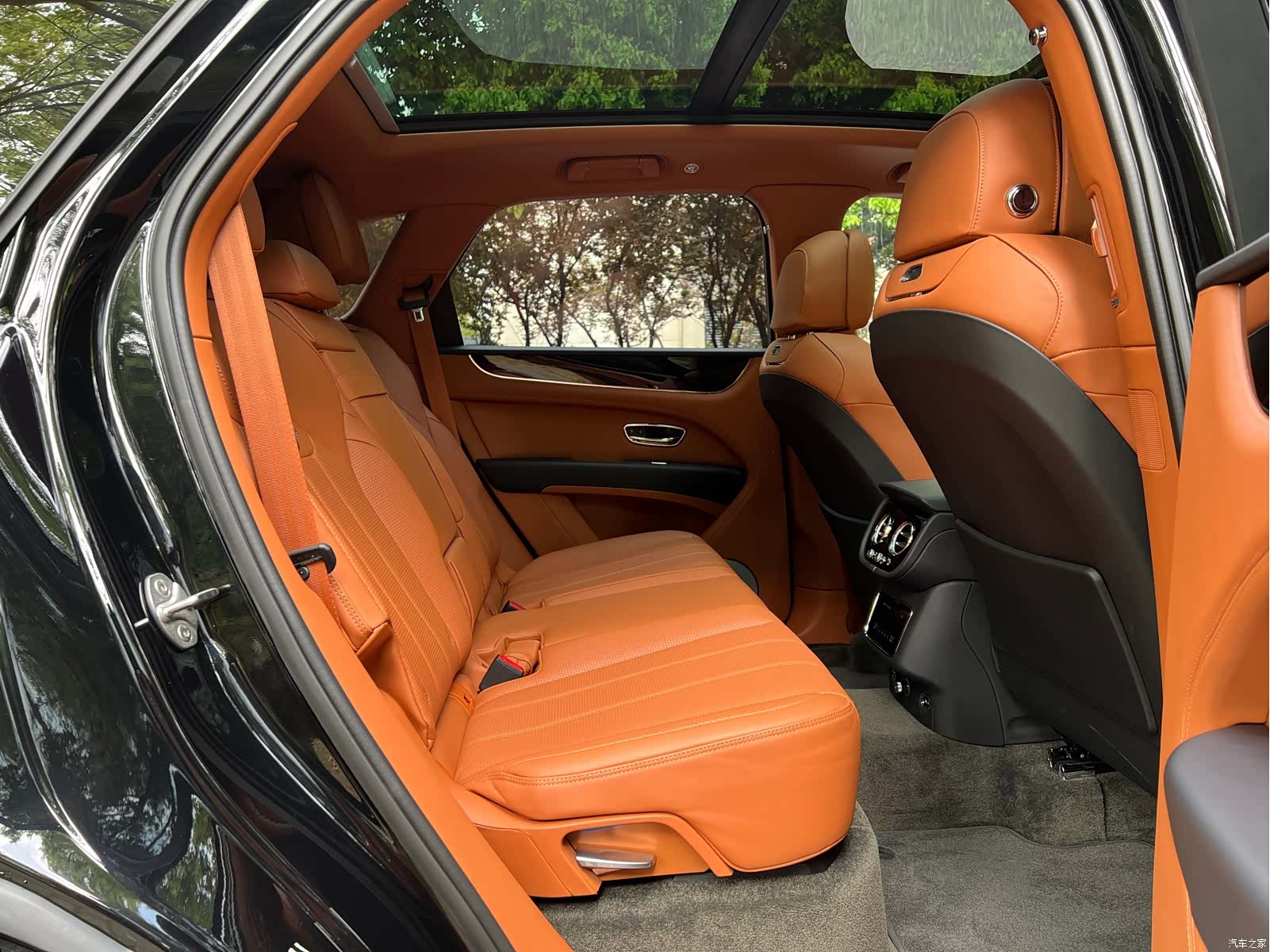 Bentley Bentayga, 2023 10
