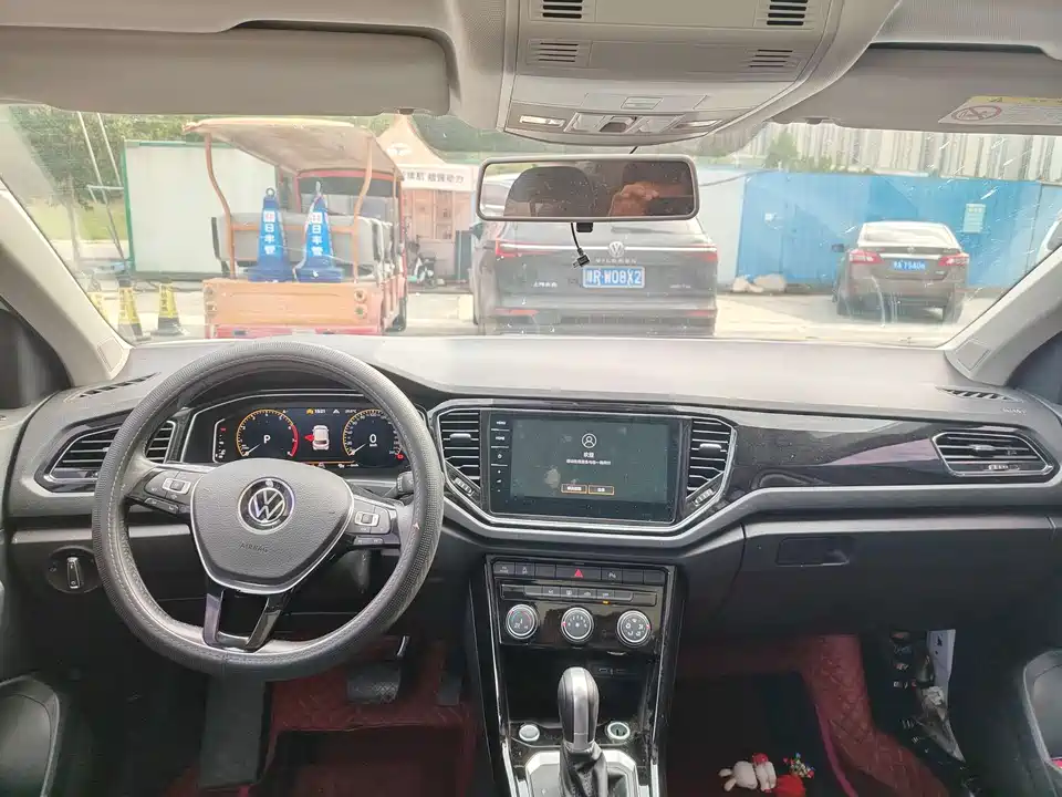 Volkswagen T-ROC exploring Songs