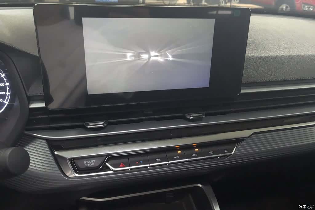 Geely Emgrand, 2024 13