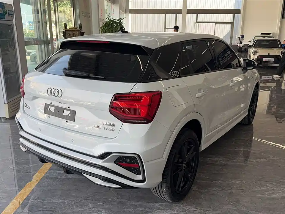 Audi Q2L