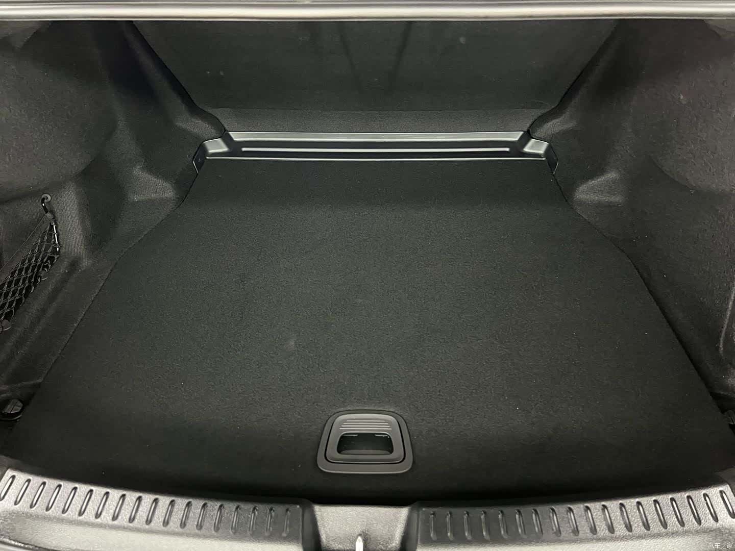Mercedes-Benz E-Class, 2024 26