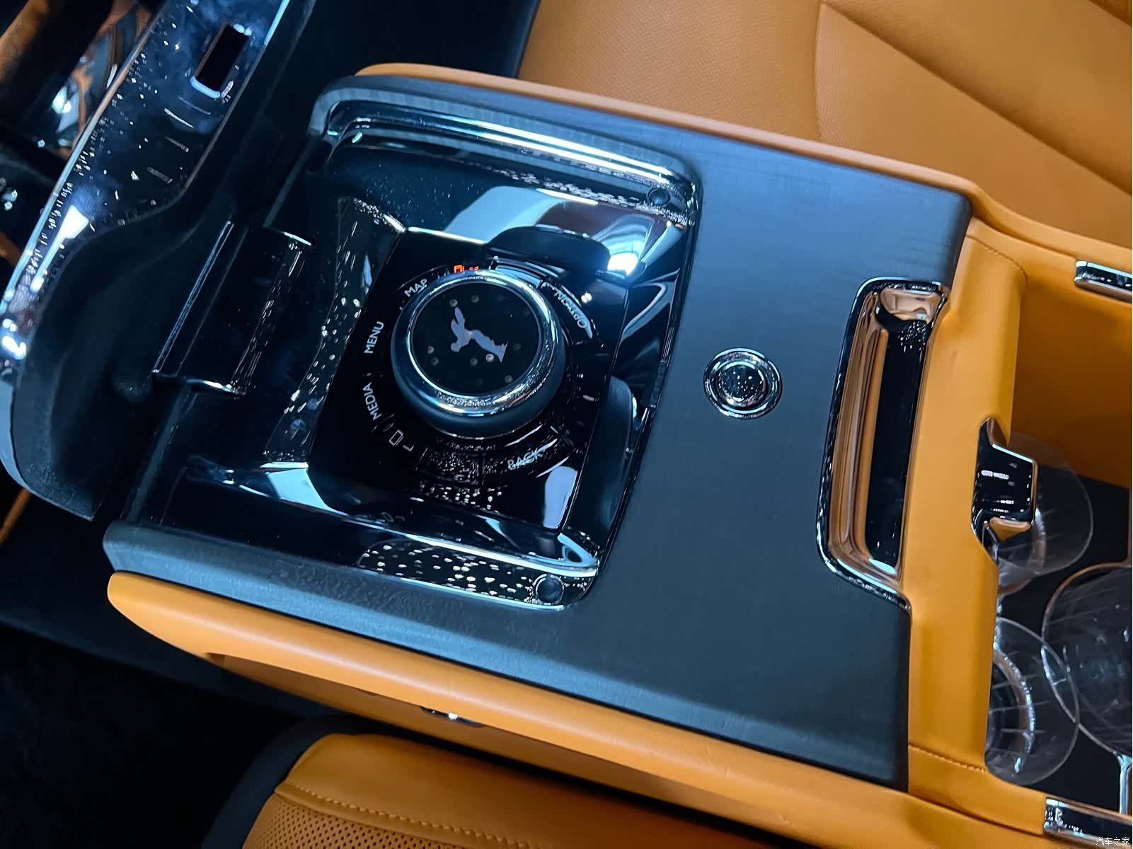 Rolls-Royce Cullinan, 2023 13